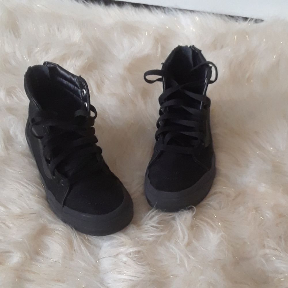 Vans - Picture 2 of 5